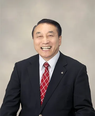 八重働工務店社長　八重畑順一