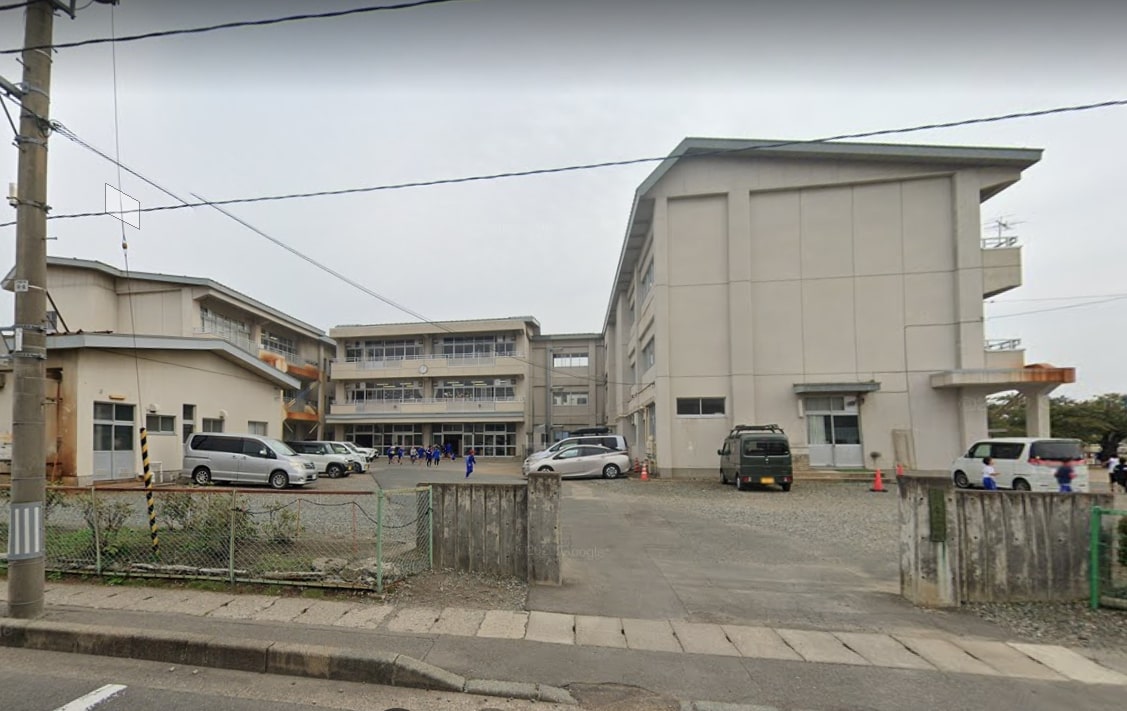 青山小学校まで　1400ｍ