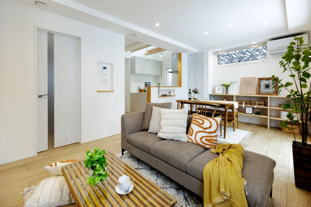 白と木目を基調としたやわらかい雰囲気の家