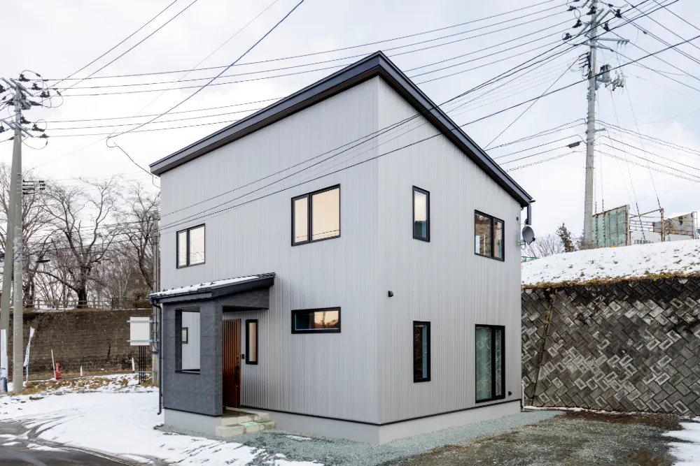 白と木目を基調としたやわらかい雰囲気の家