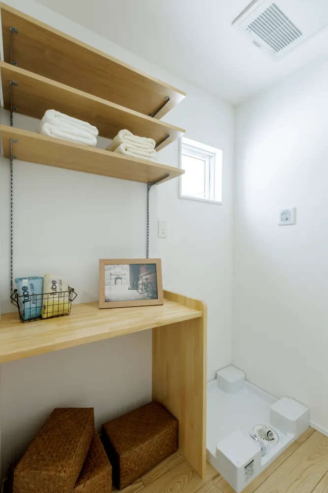 白と木目を基調としたやわらかい雰囲気の家