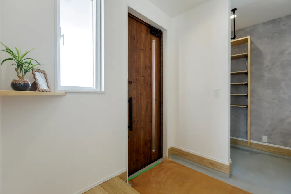 白と木目を基調としたやわらかい雰囲気の家