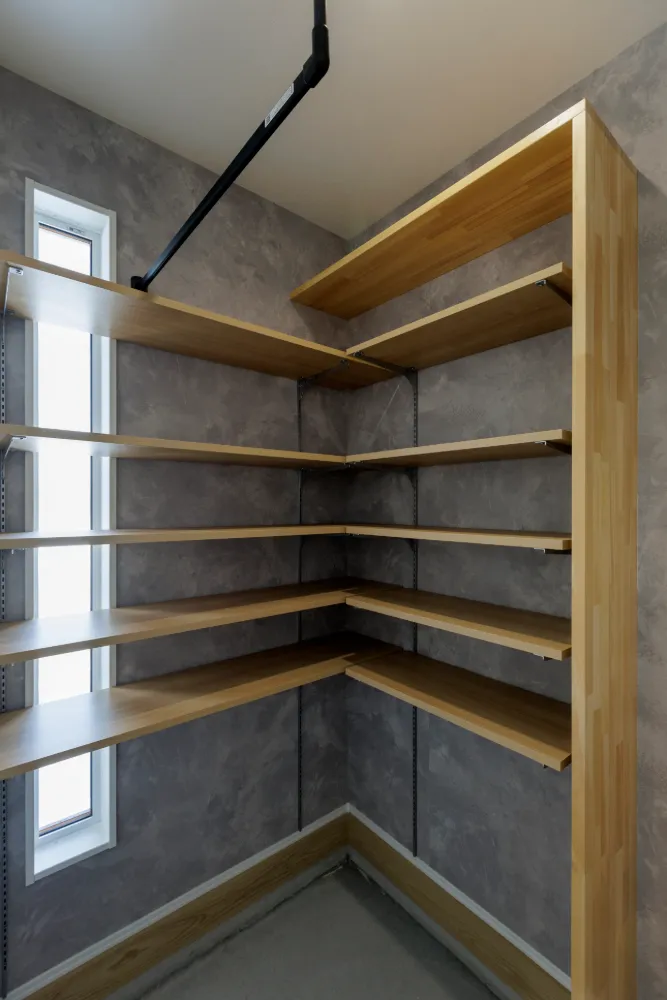 白と木目を基調としたやわらかい雰囲気の家