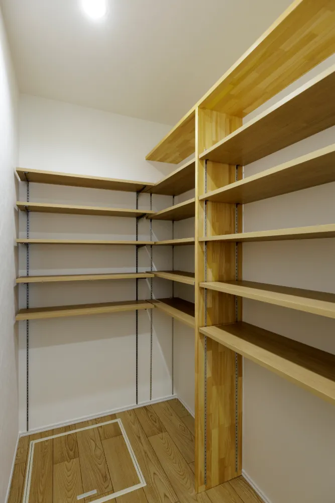 白と木目を基調としたやわらかい雰囲気の家