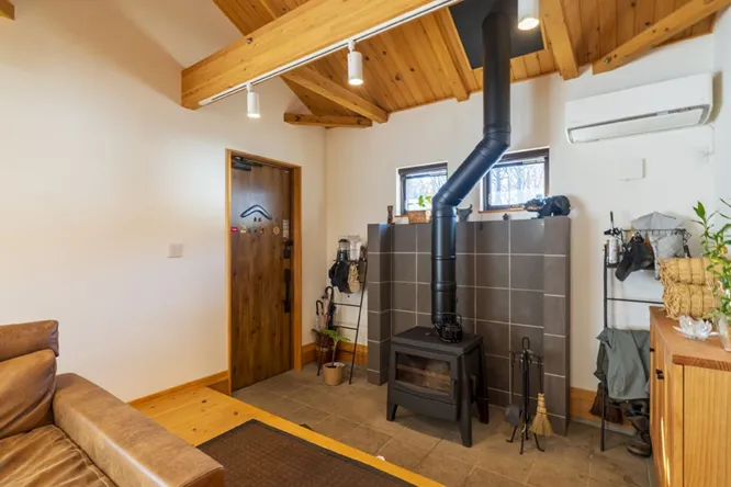 家族や客人を優しく出迎える土間空間