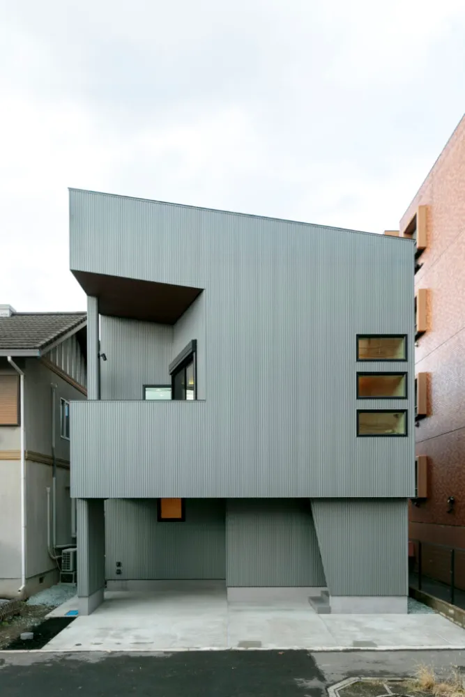 34坪の限られた敷地で実現する、空と光に包まれた37坪の家