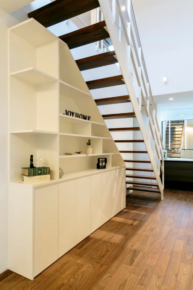 吹き抜け階段でつなぐ空間づくり