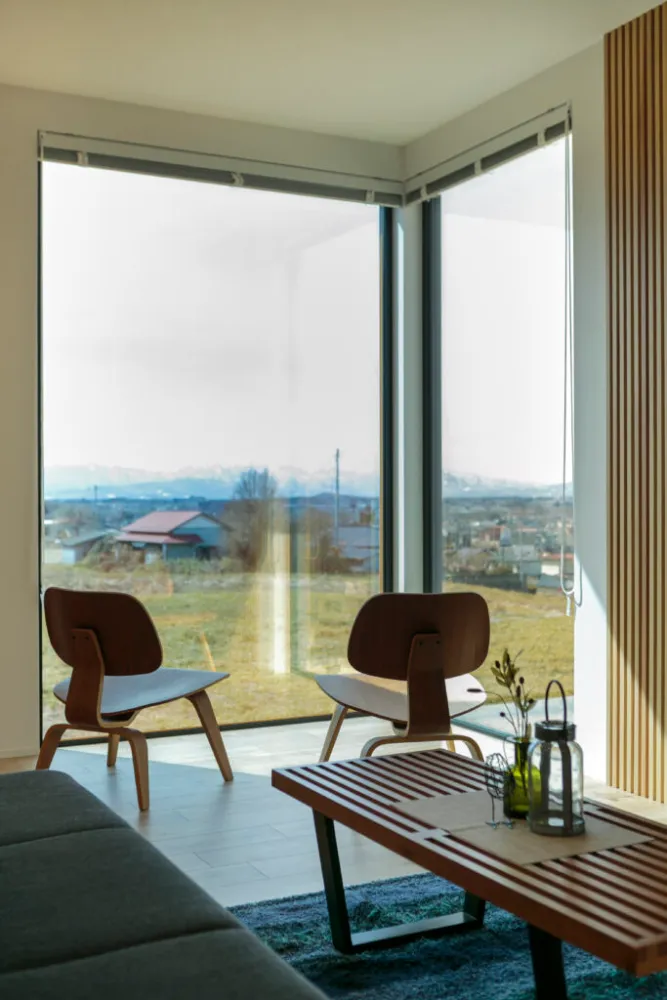 街並みを一望できる二階リビングの家