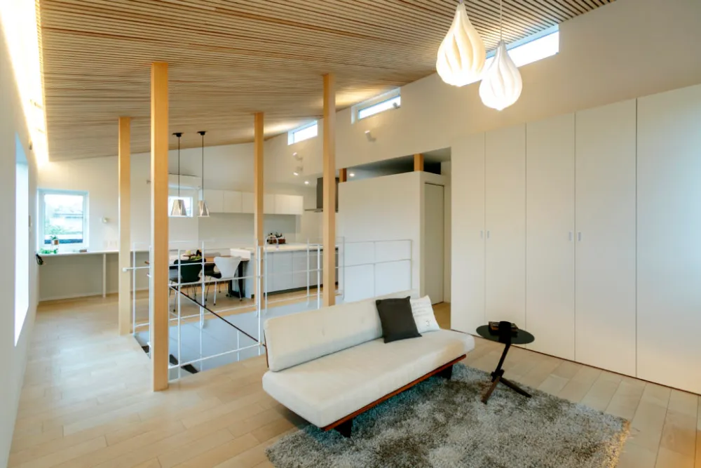 吹き抜け階段でつなぐ空間づくり