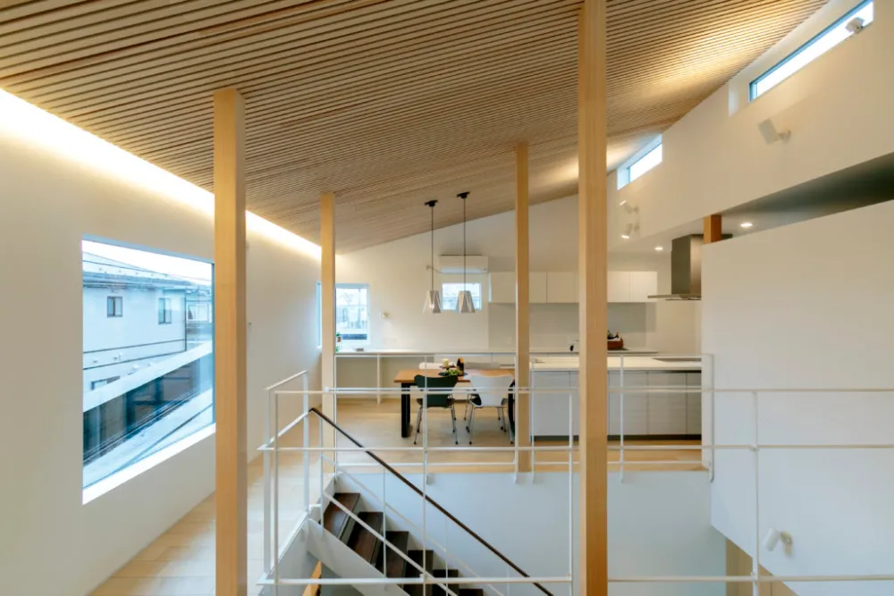 吹き抜け階段でつなぐ空間づくり