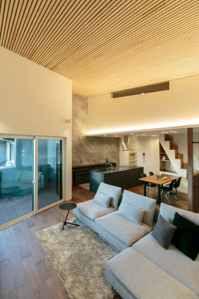 34坪の限られた敷地で実現する、空と光に包まれた37坪の家