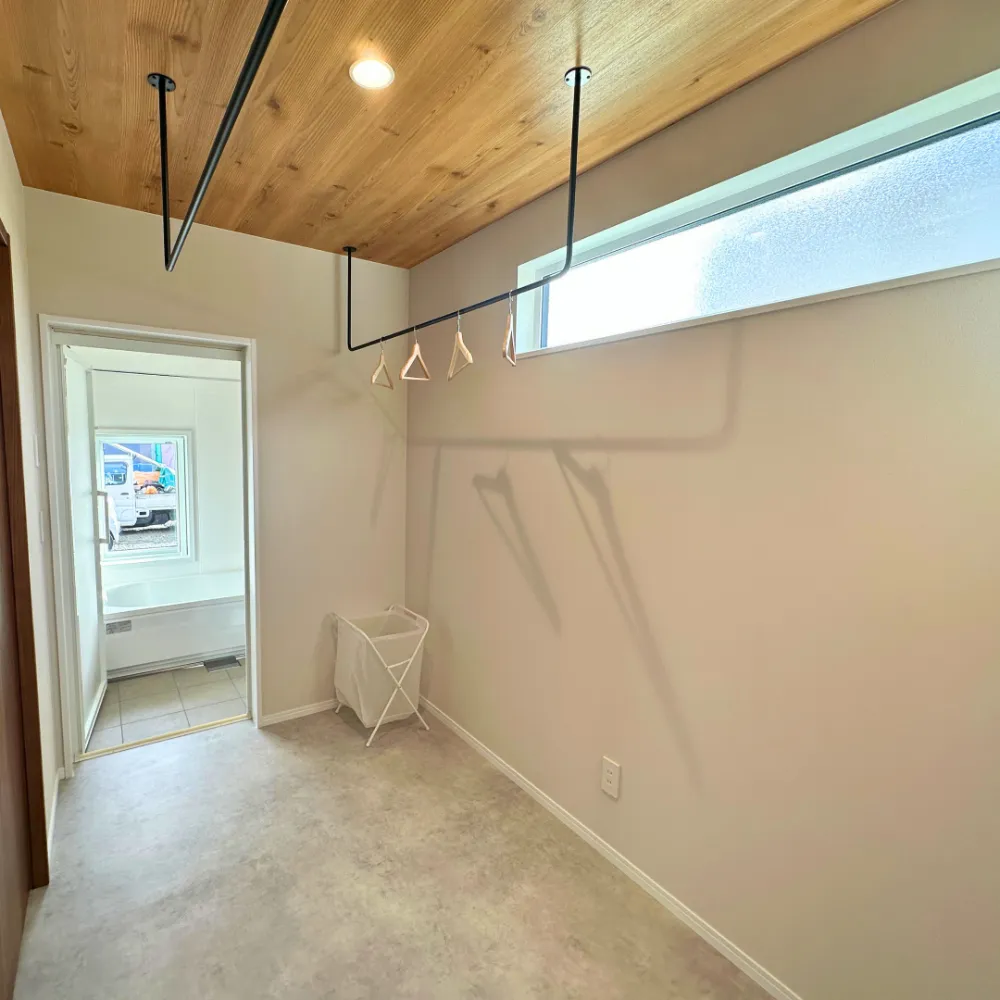 ご夫婦の遊び心を詰め込んだ 勾配天井と小上がり畳のある ‘’和’’ガレージハウス