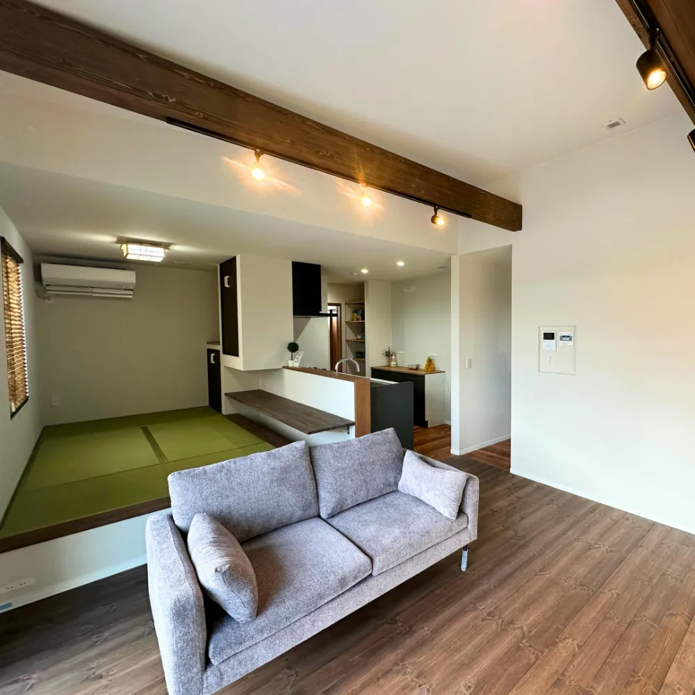 ご夫婦の遊び心を詰め込んだ 勾配天井と小上がり畳のある ‘’和’’ガレージハウス