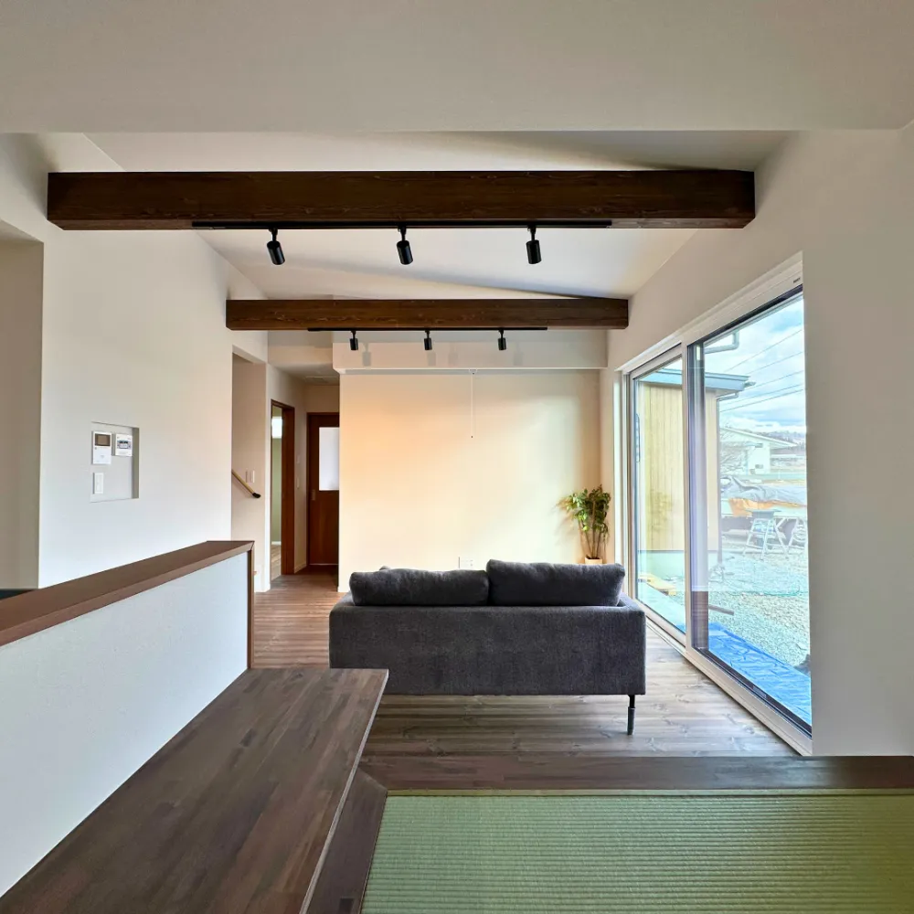 ご夫婦の遊び心を詰め込んだ 勾配天井と小上がり畳のある ‘’和’’ガレージハウス