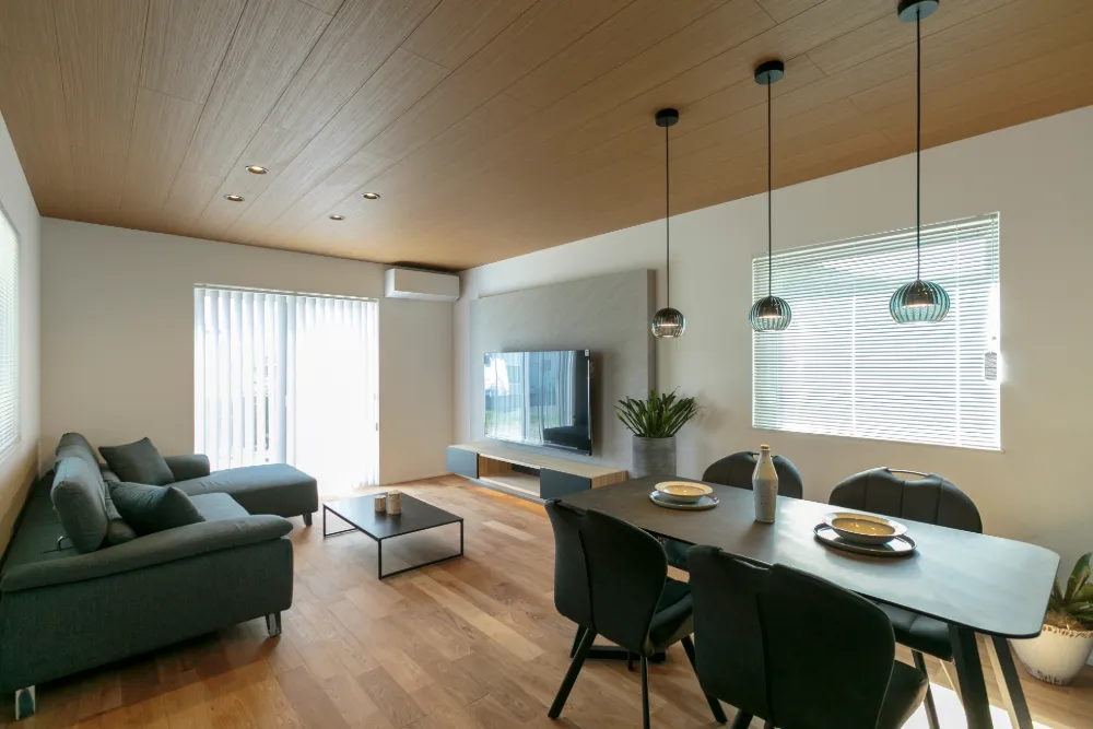 素材の優しさが生む、穏やかな暮らしの空間《W断熱標準仕様 断熱等級6》