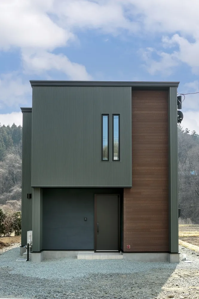 木質感を感じながらシンプルに心地よく暮らす住まい