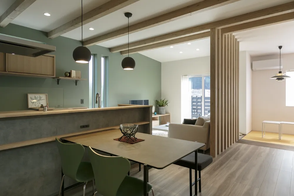 木質感を感じながらシンプルに心地よく暮らす住まい