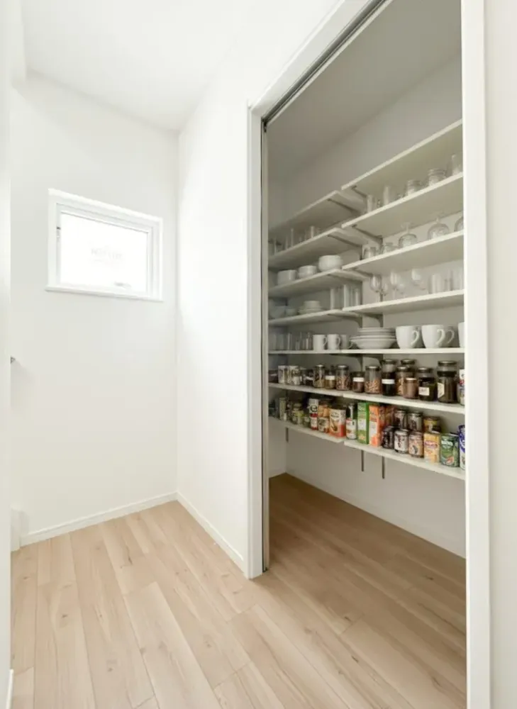 嬉しい収納パントリースペース付き