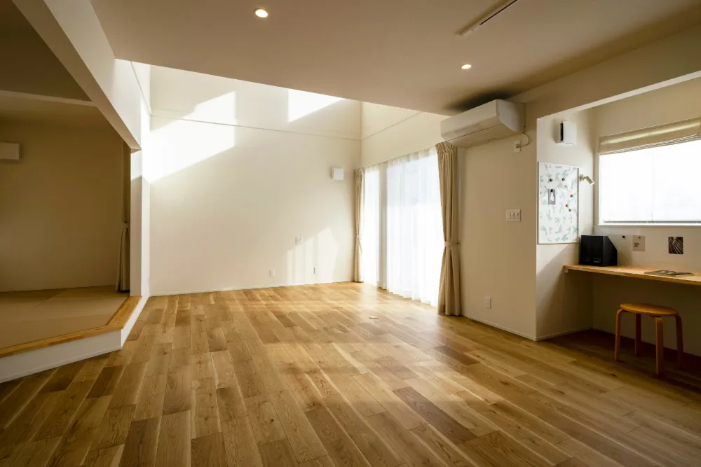 キッチンから見るリビング