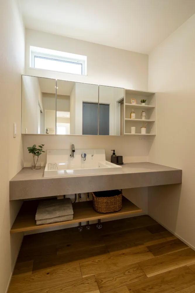 玄関に隣接した洗面