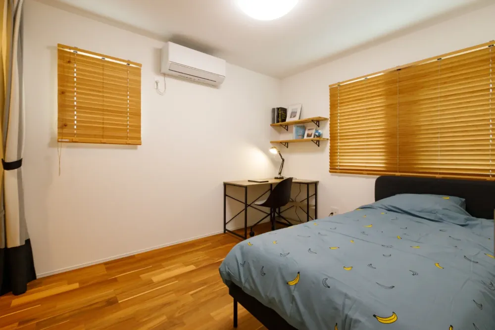 子供部屋の広さは5.6帖。ベッドと机を置いても充分です。