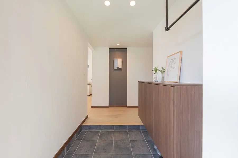 絵画を美しく飾る、ギャラリー玄関