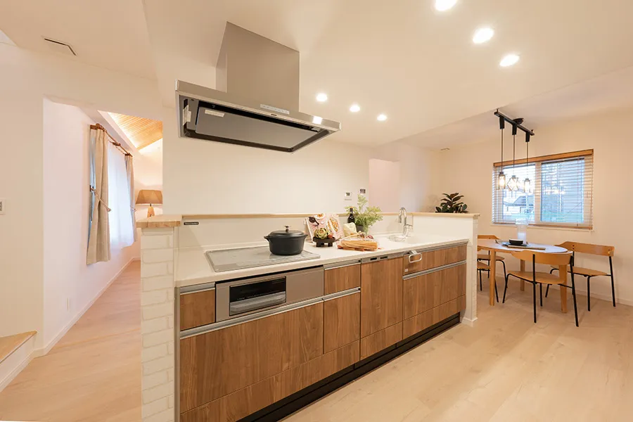 家族団らんも、晩酌も。暮らしを楽しむダイニングキッチン