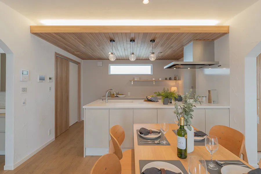 忙しい毎日を癒す、自然素材に包まれる安らぎの住まい