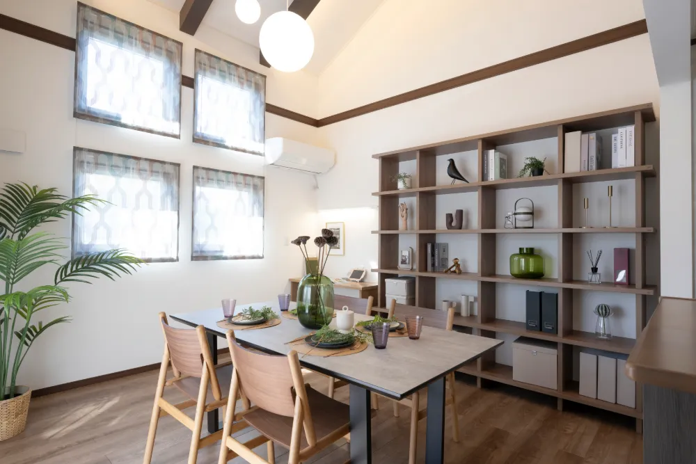 「吹き抜け天井」で開放感