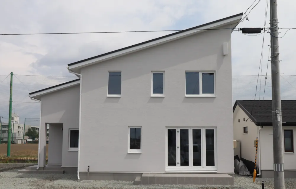 和灯りの畳スペースがある家