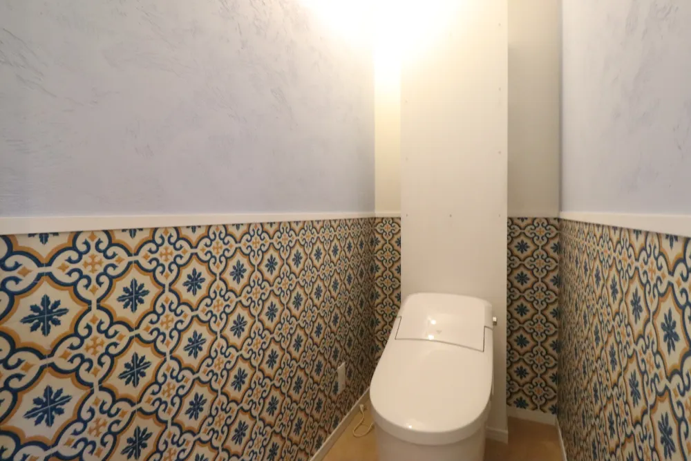 【トイレ】南欧を感じる、こだわりのトイレ空間