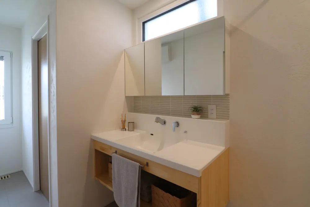 【洗面室】ホテルライクな造作洗面で、朝の時間を豊かに