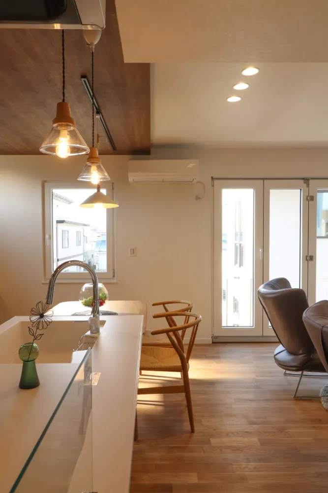 【住まい販売】グレー×通し窓のスタイリッシュな家