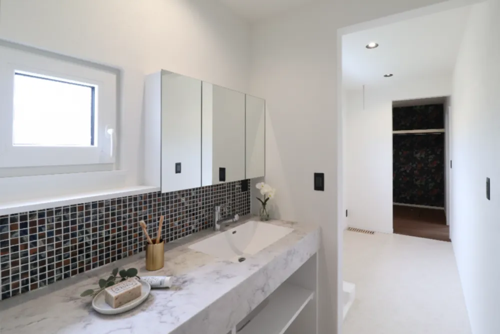 和灯りの畳スペースがある家