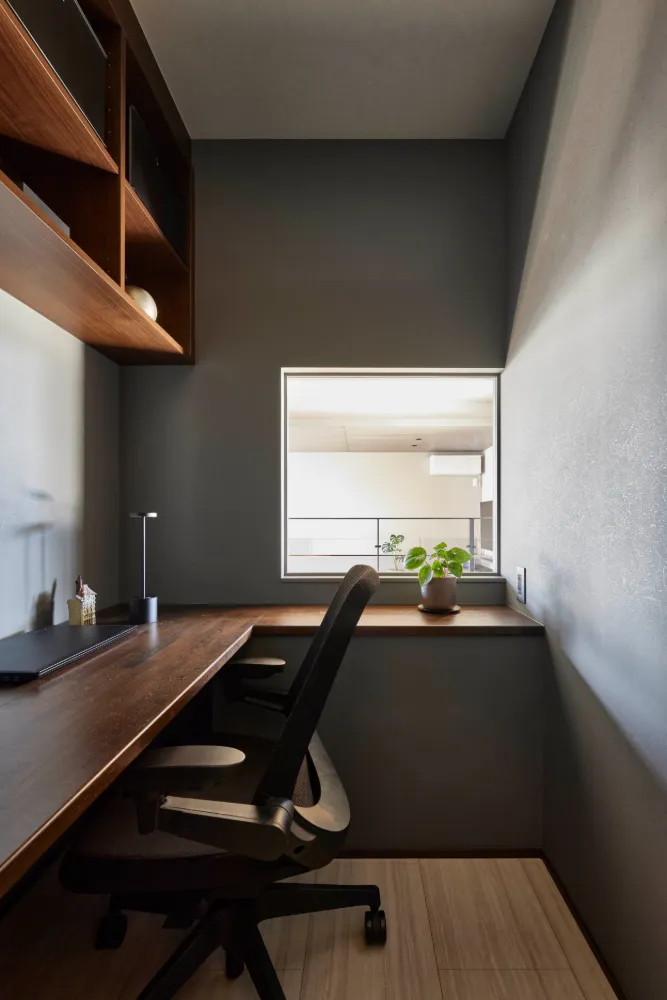 プライバシーを守りながらも、光と開放感にあふれたコートハウス