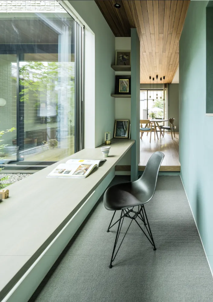 コートハウスで叶える癒しと効率性～オンオフを軽やかに行き来する家～