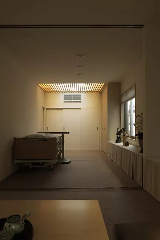 家族のための中庭、「間」を設けた平屋空間