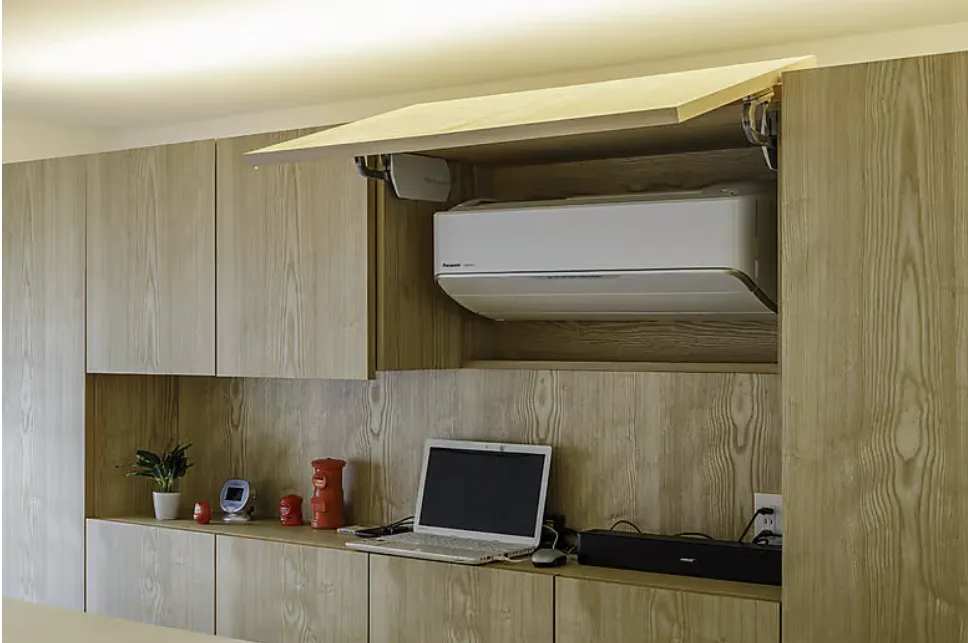 多彩な植物に彩られ街に馴染むシルエット シンプルで心地よい家族の住まい