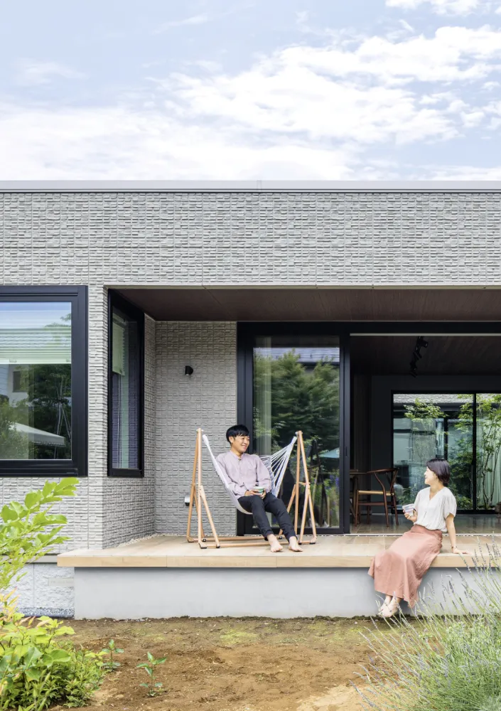 コートハウスで叶える癒しと効率性～オンオフを軽やかに行き来する家～