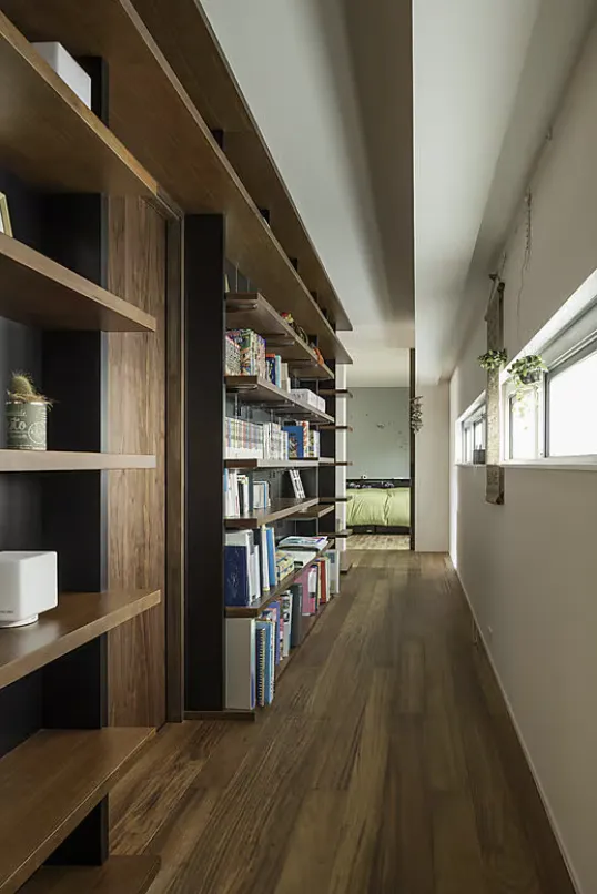 豊かな自然に包まれ、本の森を巡る。