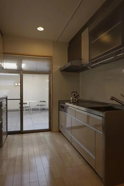 家族のための中庭、「間」を設けた平屋空間