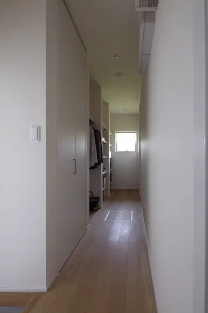 のびやかな小屋吹抜の空間。優しい木の温もりが家族を包み込む