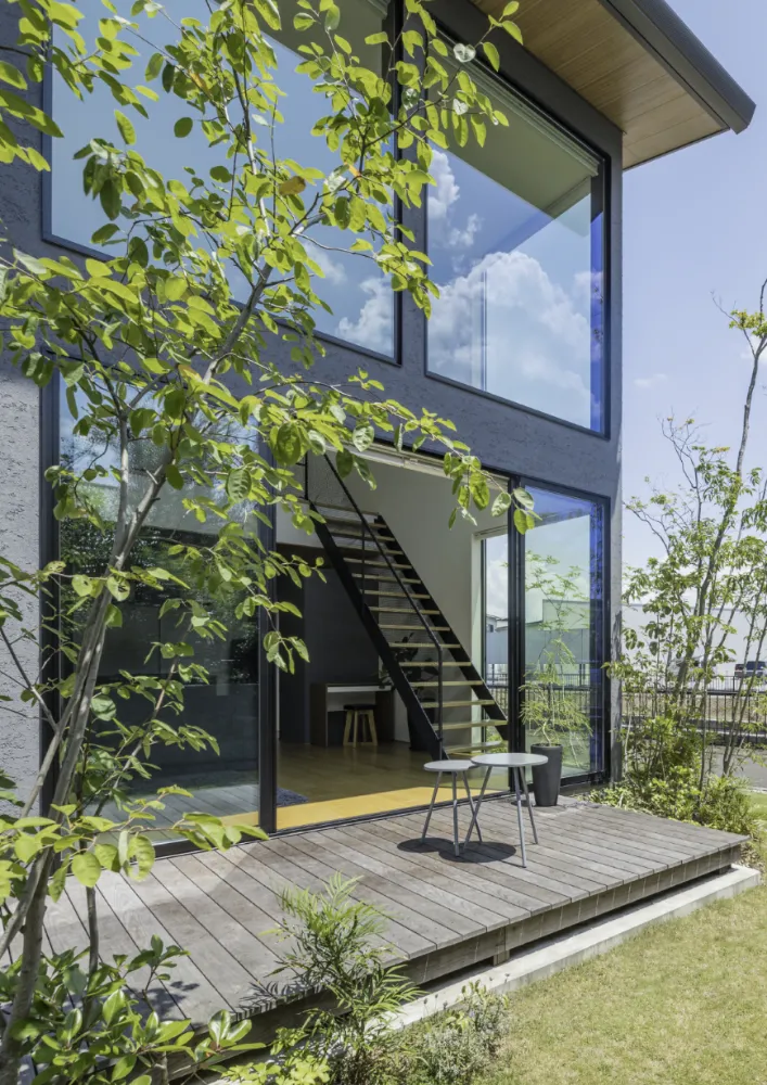 大開口と無柱リビングの開放感。 思いがけない自由を感じられる家