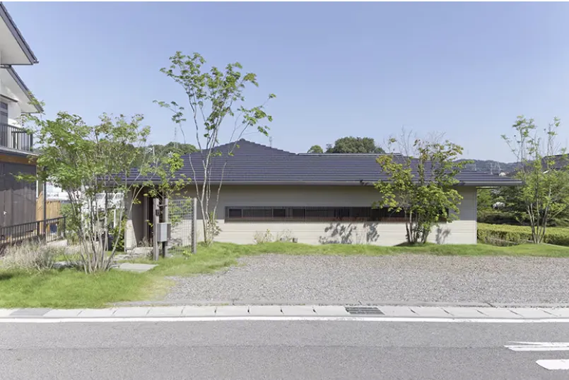 のびやかな小屋吹抜の空間。優しい木の温もりが家族を包み込む