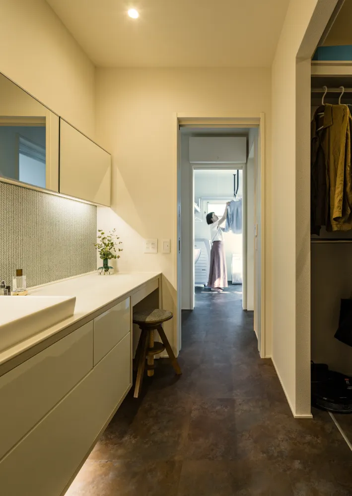 コートハウスで叶える癒しと効率性～オンオフを軽やかに行き来する家～