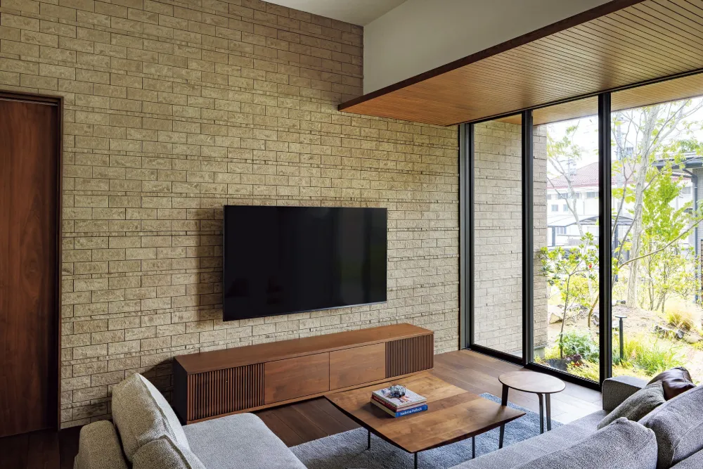 タイルと木が調和する空間