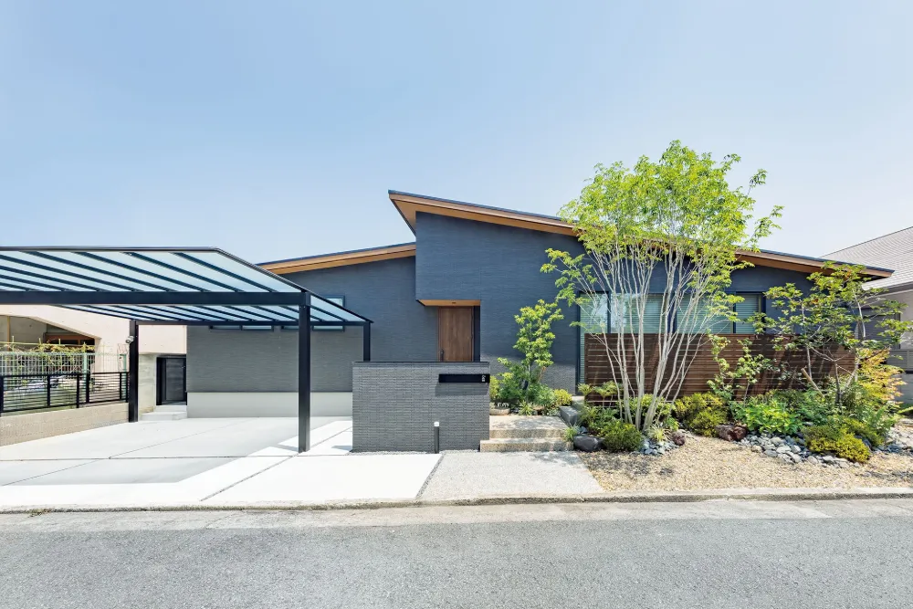 思い出を継ぐ、坪庭のある平屋