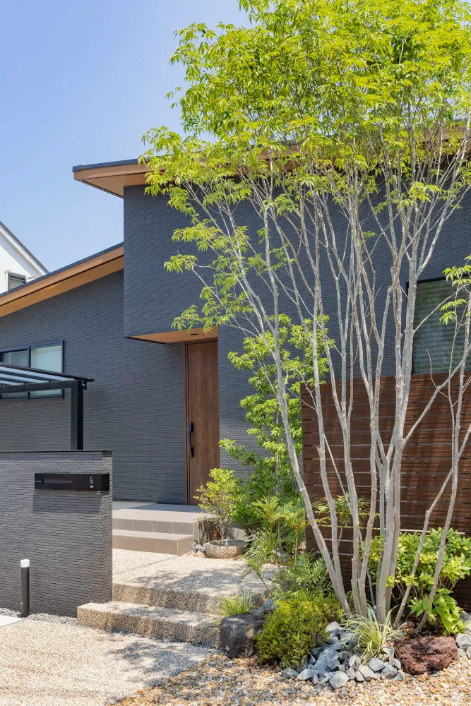 思い出を継ぐ、坪庭のある平屋