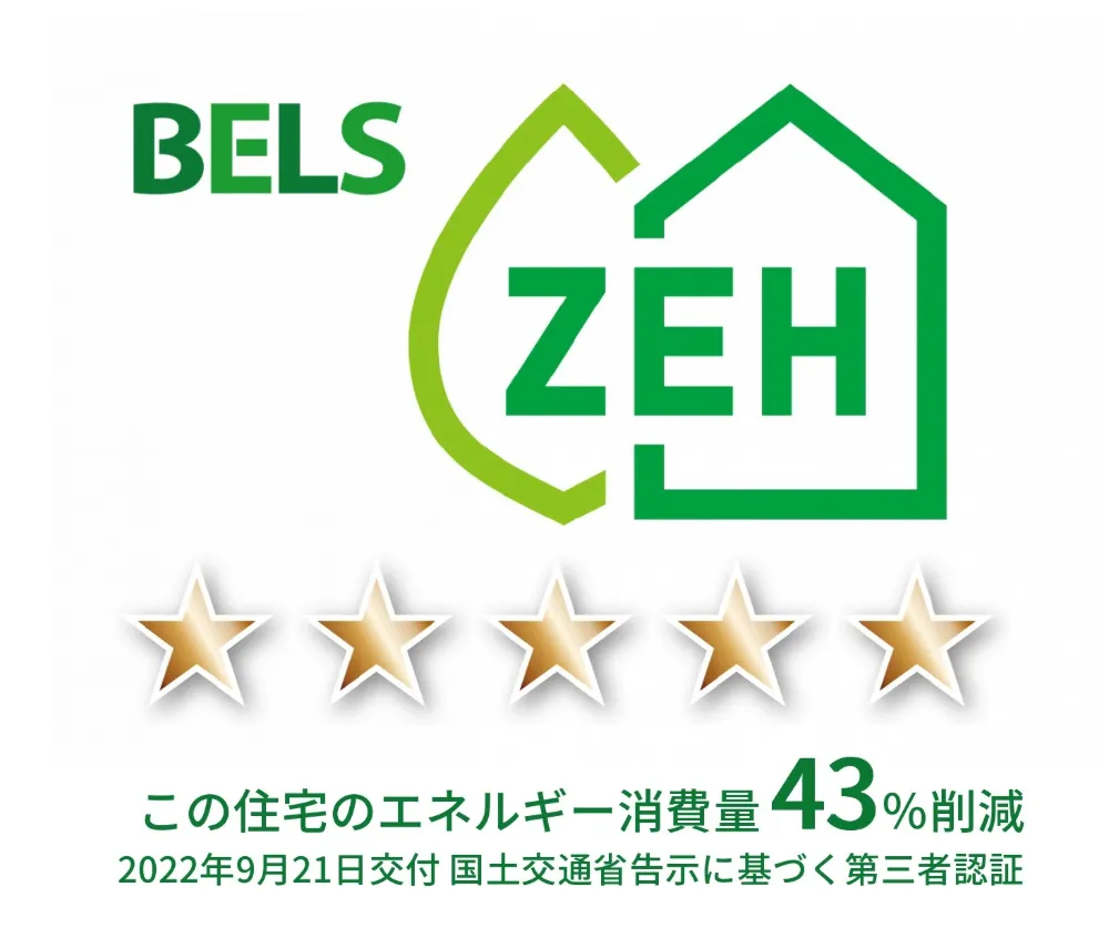 自然のそばで空間を遊ぶ家