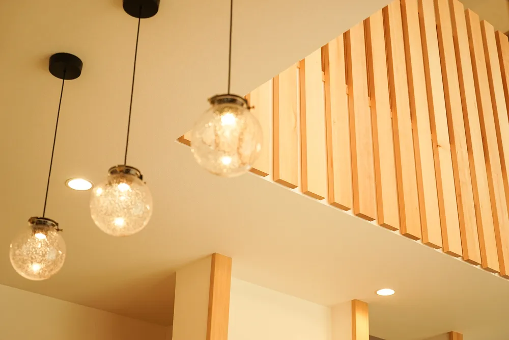 心地よいコントラストで未来を紡ぐ家